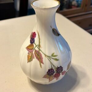 Vintage Royal Worcester “Arden”. Beautiful vase   Fine bone China. England 15cm